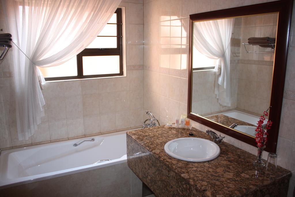 Eagles Nest Lodge Johannesburg Buitenkant foto